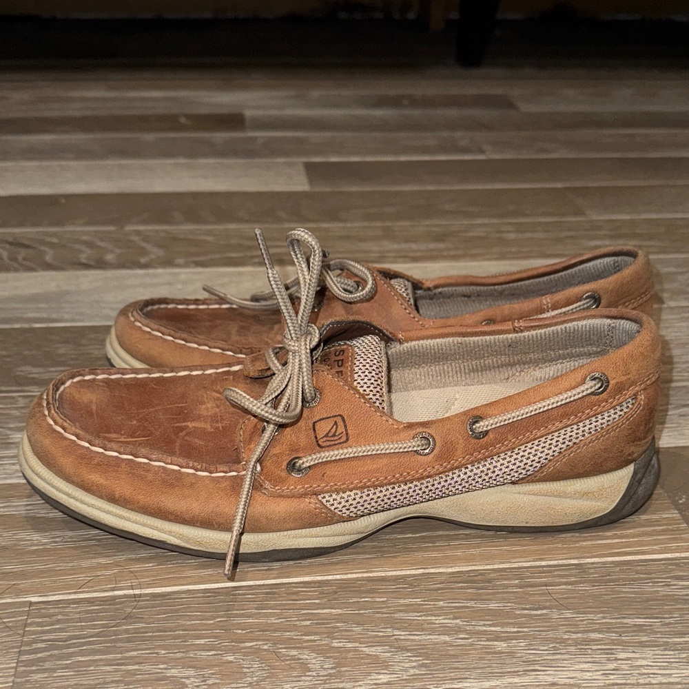 Sperry women’s topsider Tan and Brown Boat Shoes used once great condition